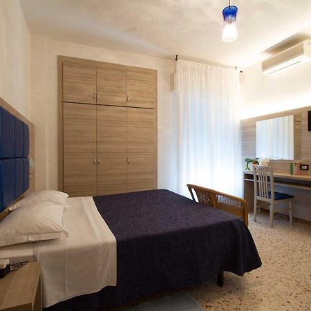 Hotel Onda Marina Misano Adriatico Exteriör bild
