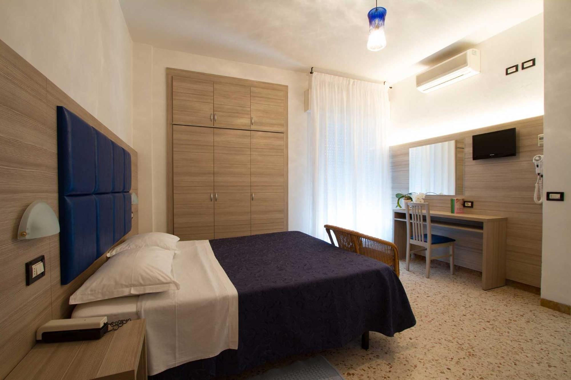Hotel Onda Marina Misano Adriatico Exteriör bild