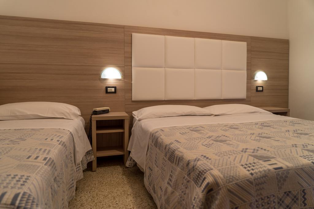 Hotel Onda Marina Misano Adriatico Rum bild