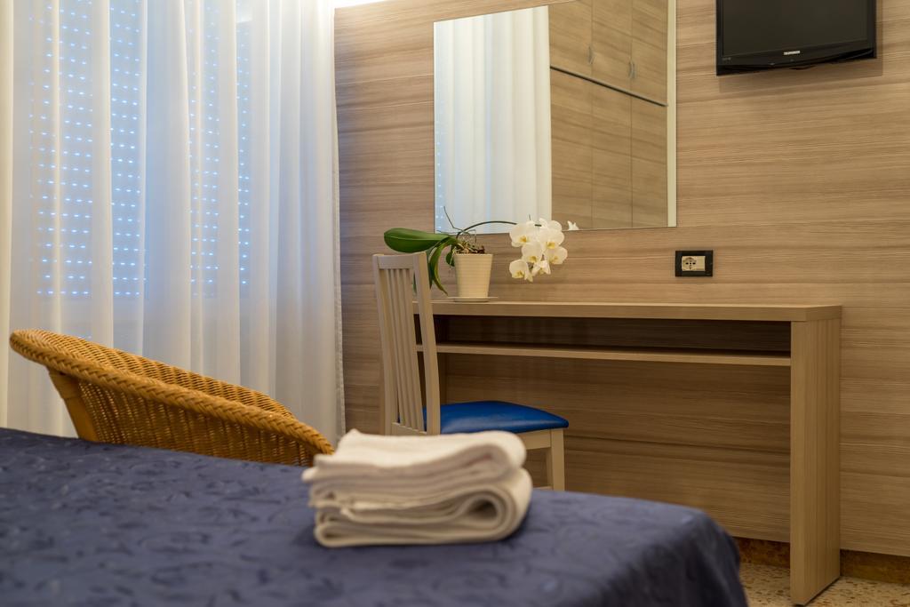 Hotel Onda Marina Misano Adriatico Exteriör bild