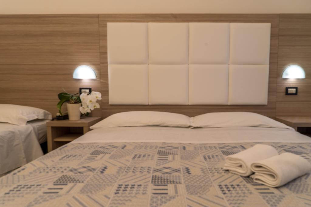 Hotel Onda Marina Misano Adriatico Exteriör bild