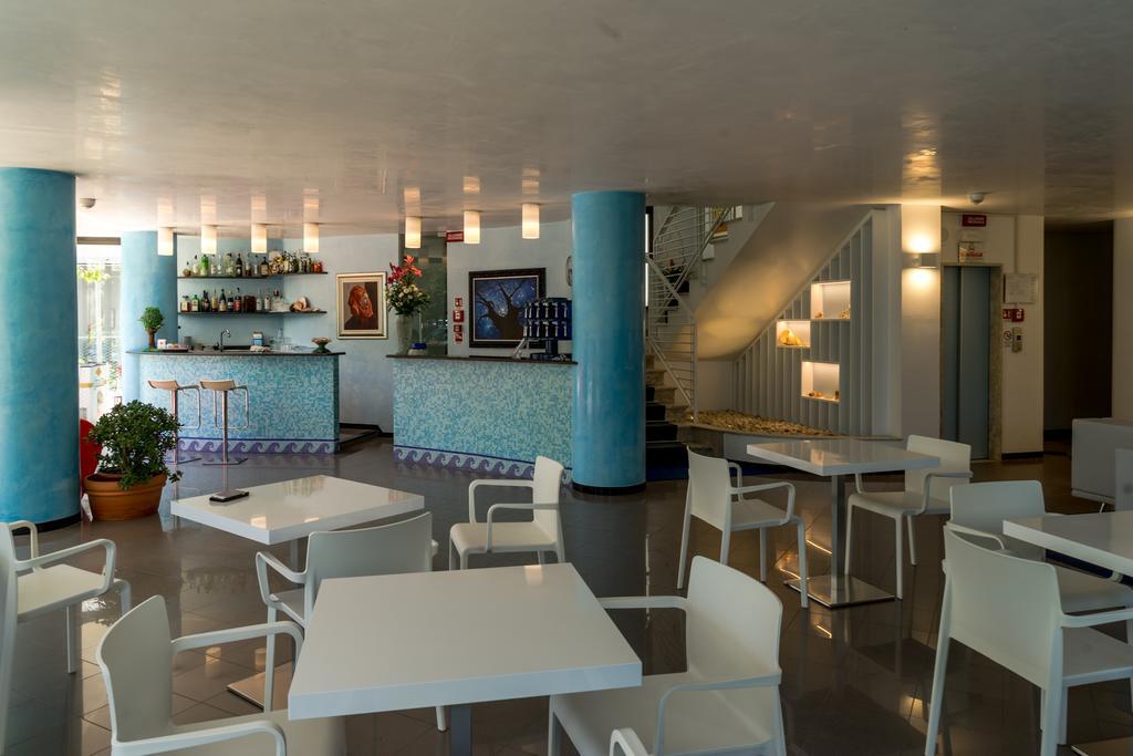 Hotel Onda Marina Misano Adriatico Exteriör bild